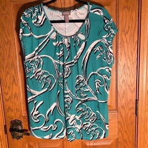 3 keyholes at U Neck